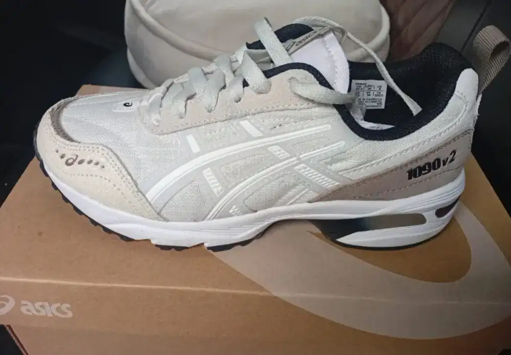 Pre Loved Sepatu Asics Original Wanita 
Size 36