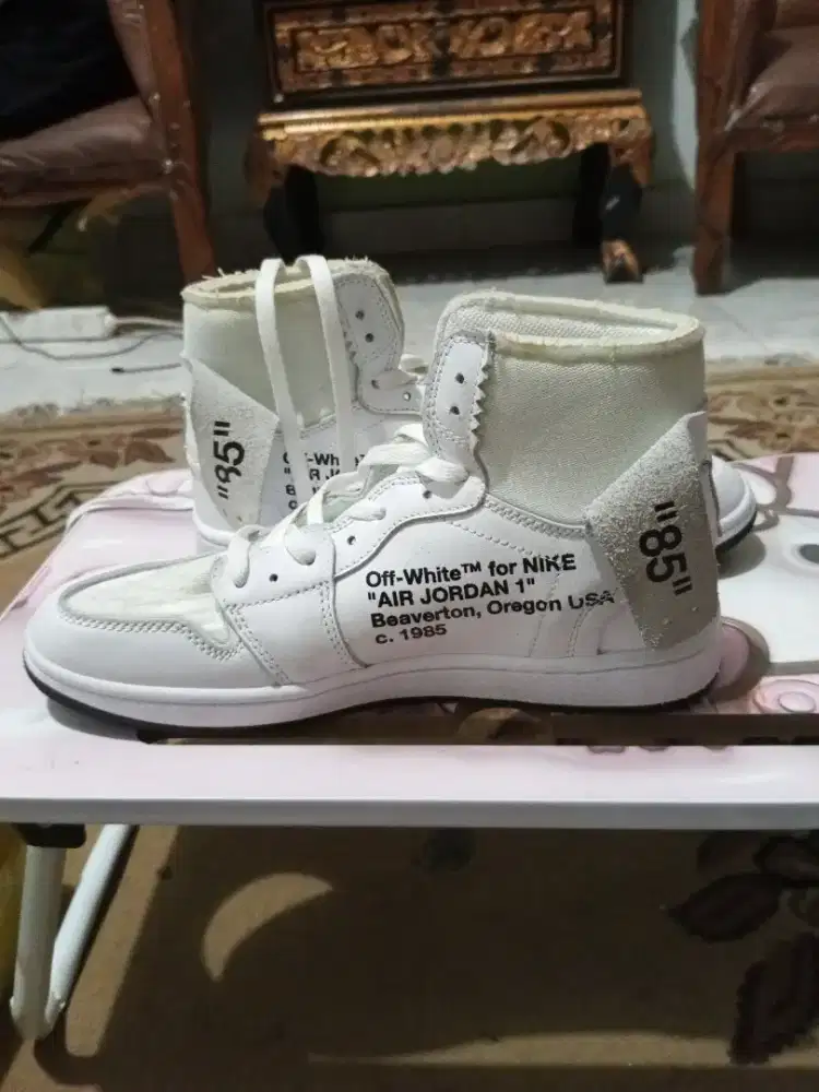 Sepatu air Jordan off white