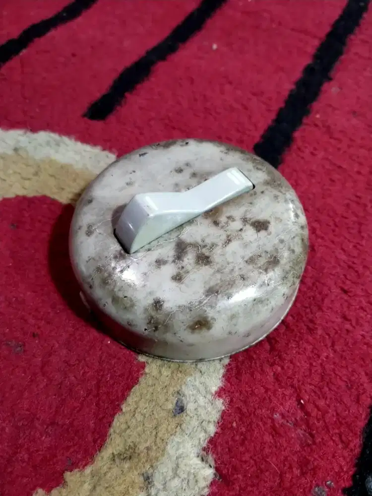 SakLar Listrik jaduL