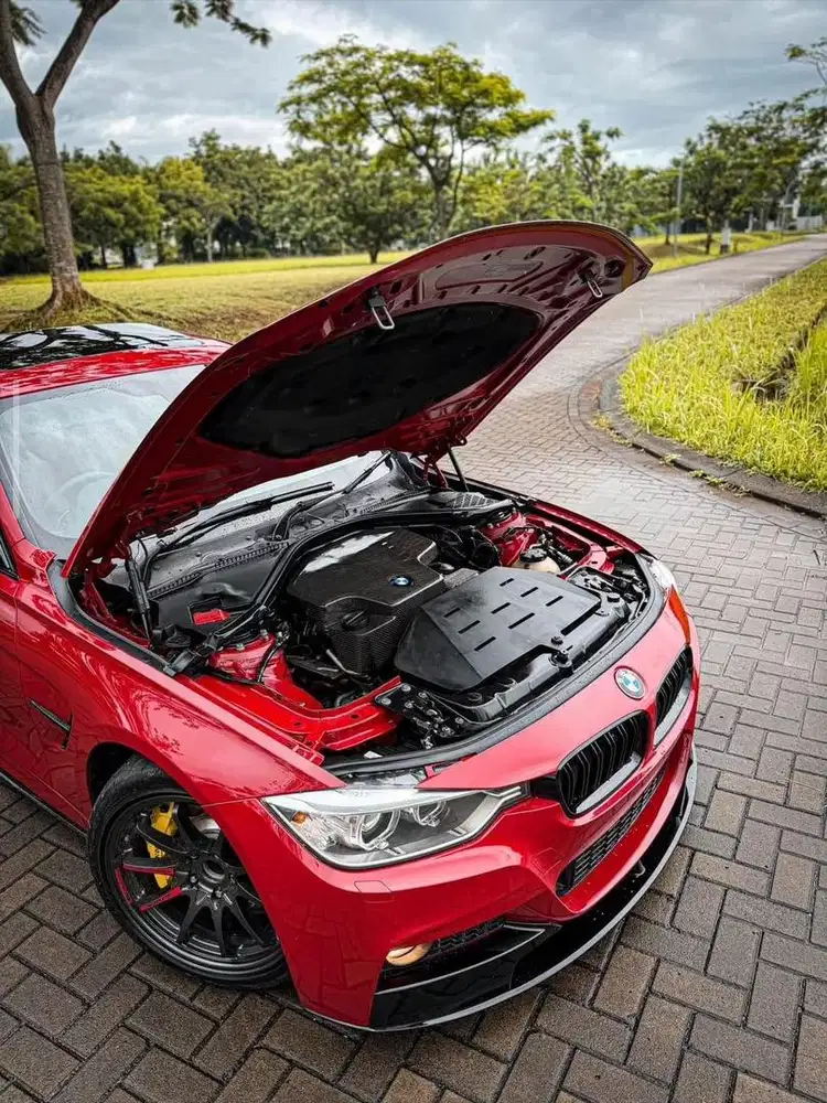 F30 328i SPORT N20 RED ON RED (RARE ITEM)