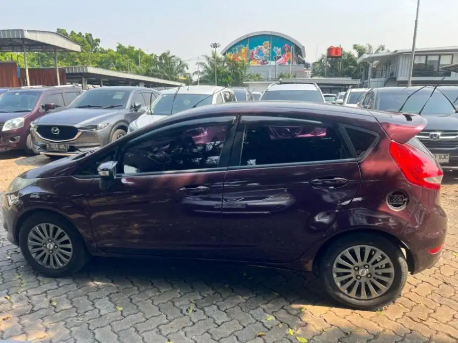 DP Rendah Ford Fiesta 1.6 Bensin-AT 2011 SZA