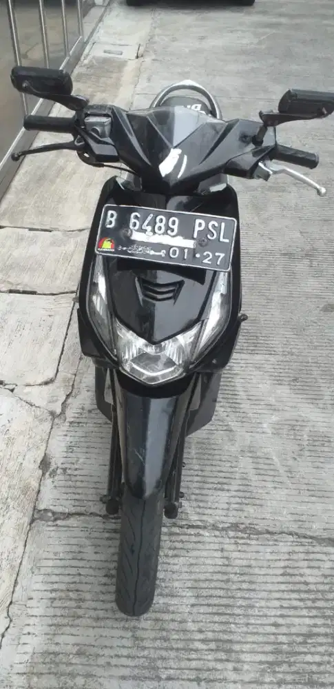 Jual motor beat karbu warna hitam tahun 2012