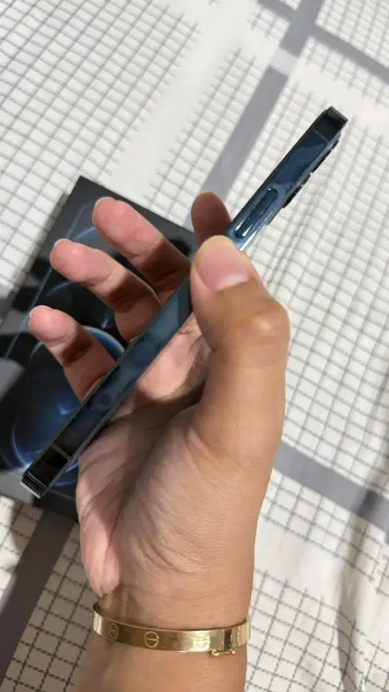 Dijual iPhone 12 Pro 256GB Fullset Mulus Siap Pakai