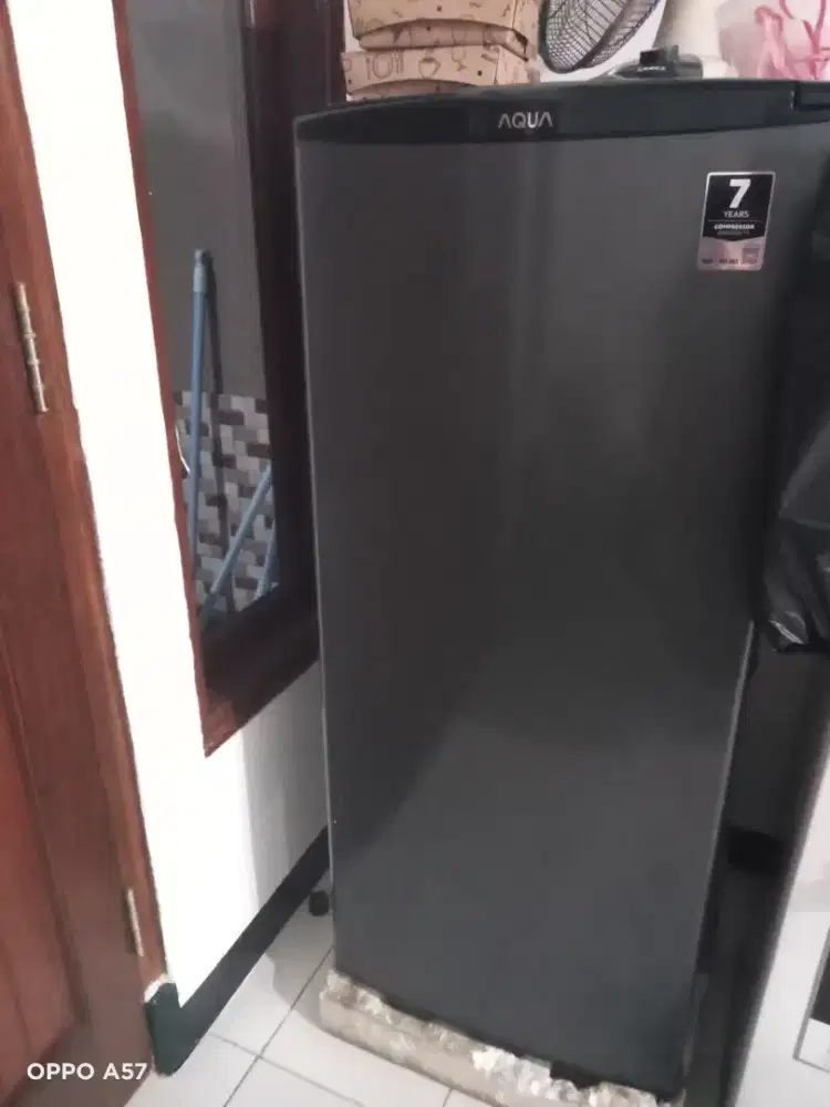 Kulkas frezer merk aqua