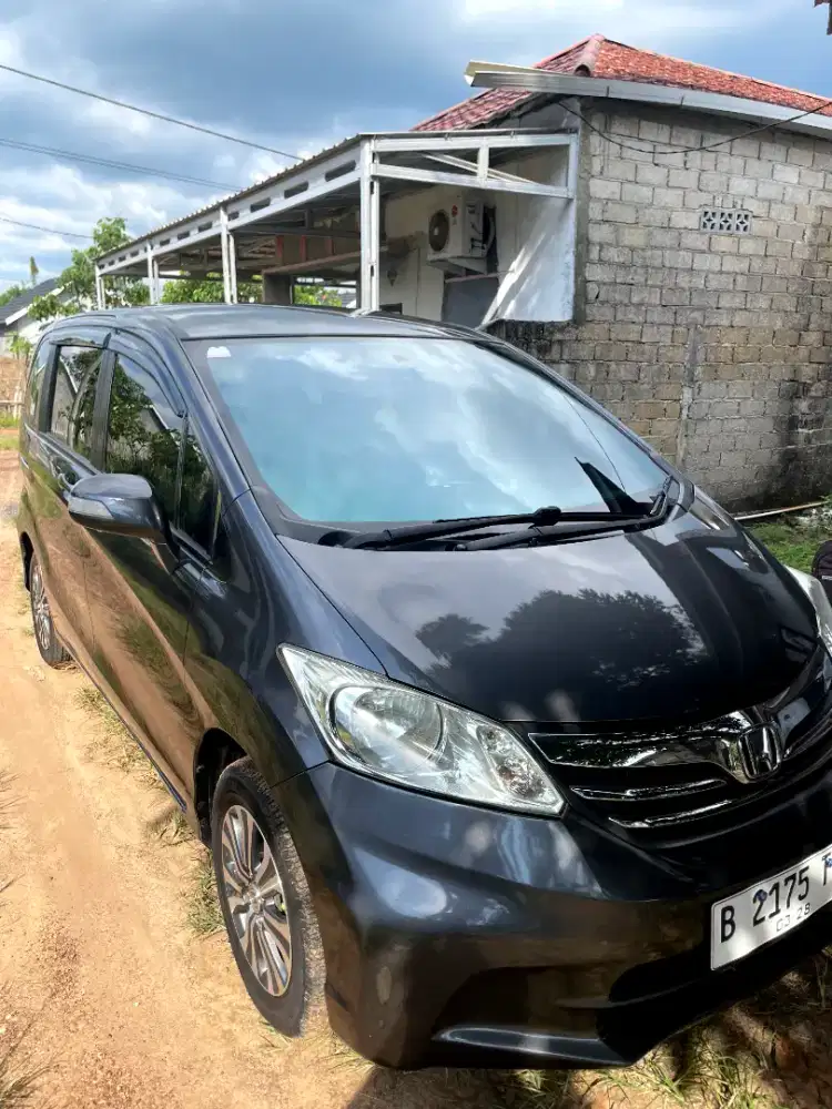 Poles mobil panggilan dan salon