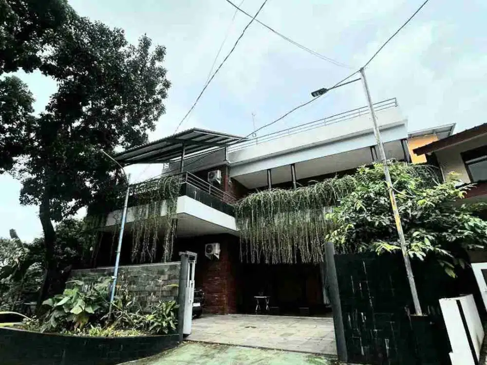 DIJUAL RUMAH SIAP HUNI DAN TEDUH NUANSA MODERN TROPIS