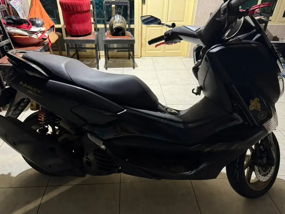 Yamaha Nmax warna hitam tahun 2018