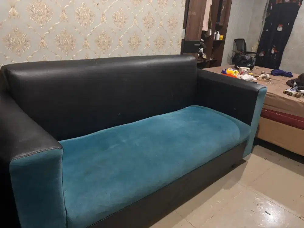 Jual Cepat 2 Sofa + Lemari