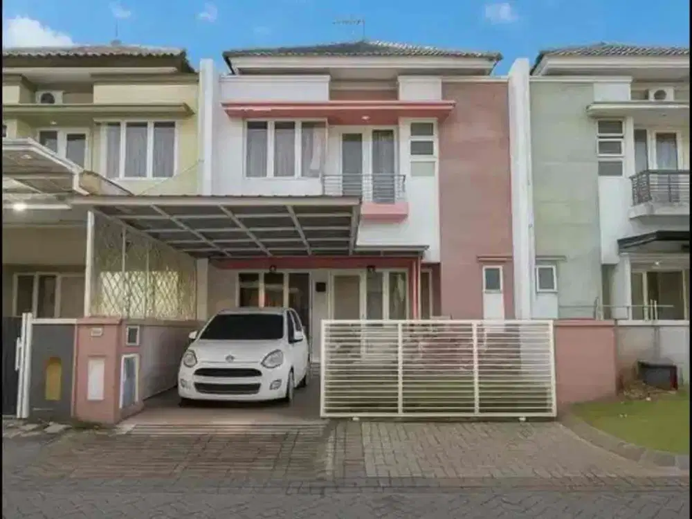 Dijual rumah pakuwon city row jalan 3 mobil