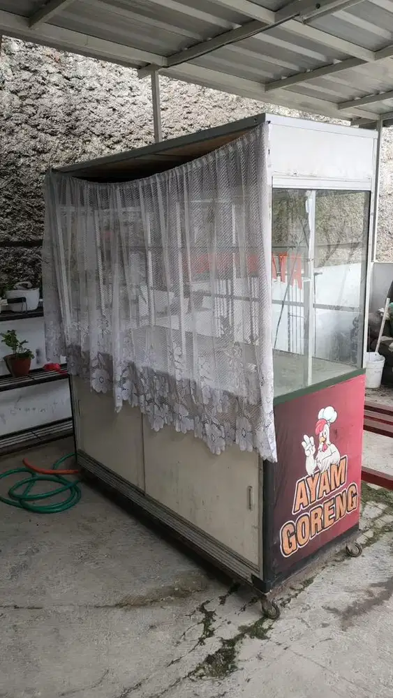 Etalase ayam goreng