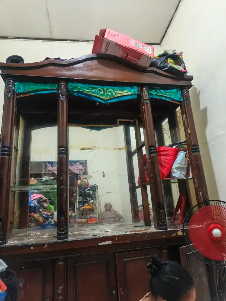 Lemari pajangan GRATISSS