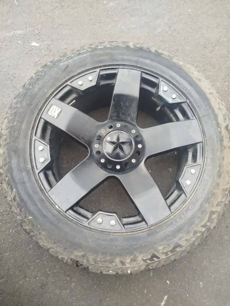 Dijual velg ring 20 dna ban nya kodisi masih bagus