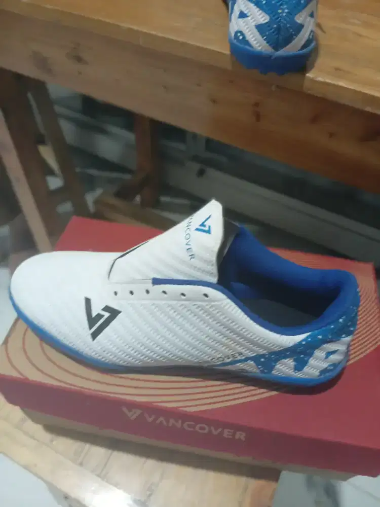 Jual sepatu futsal import merk vanchiver