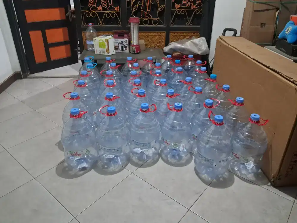 Galon le mineral kosong