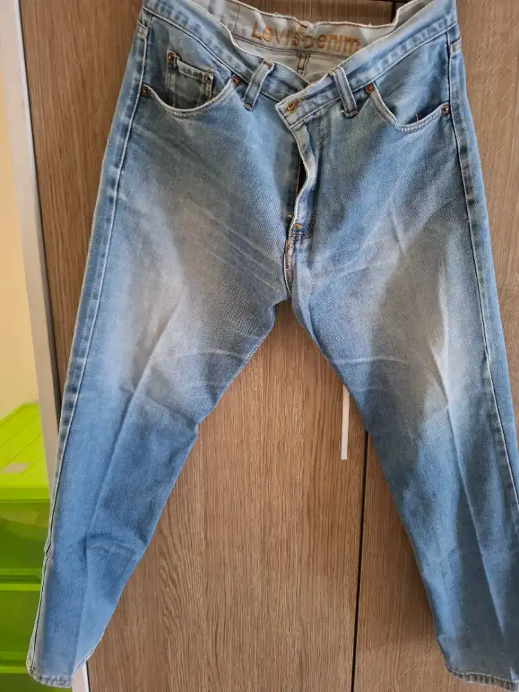 celana jeans Levi's