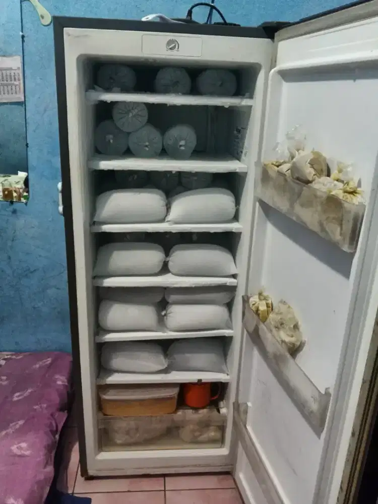 Kulkas es flizer 7 susun