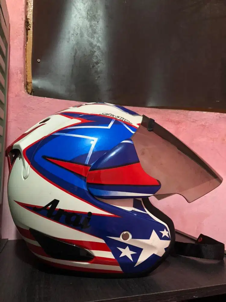 helm bekas (Arai)