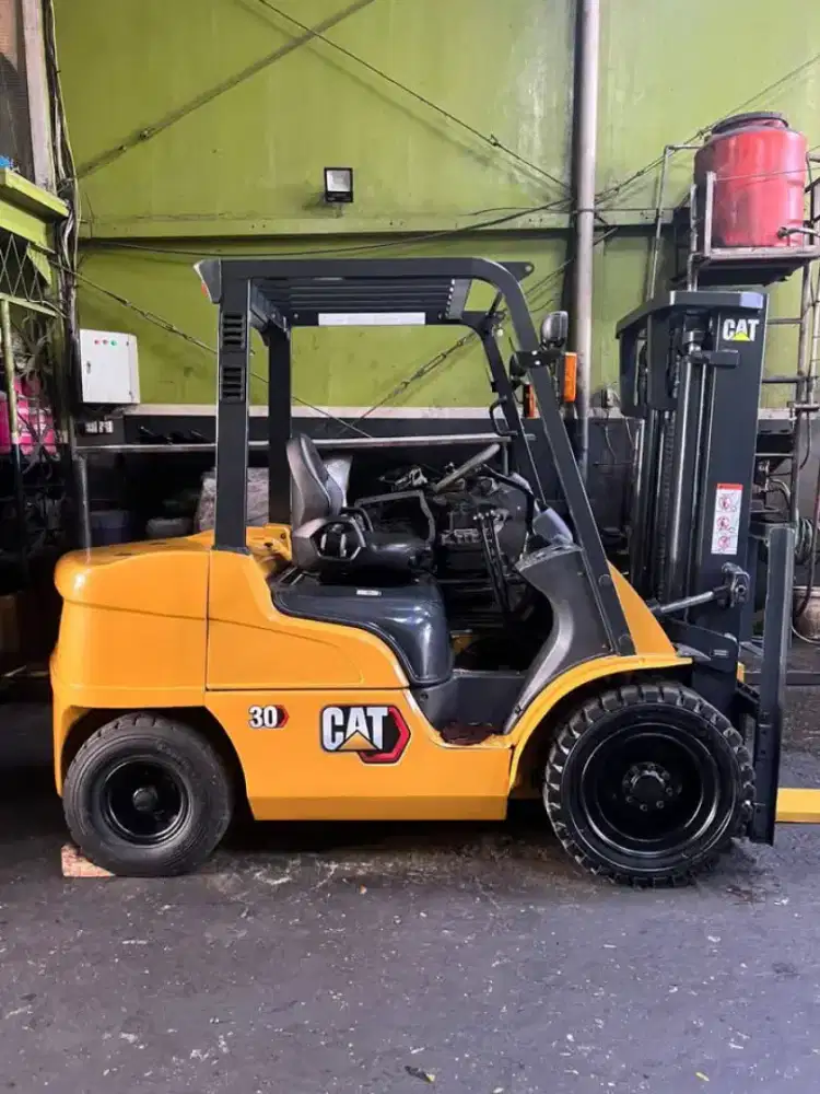 Forklift Caterpillar 3 Ton,Manual,Tiang 3 Meter,Mesin S4S,Tahun 2021