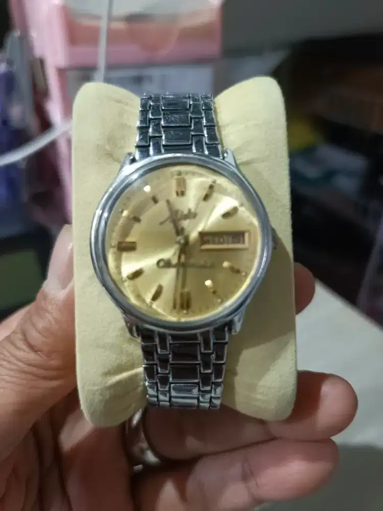 Jam tangan Mido Commander