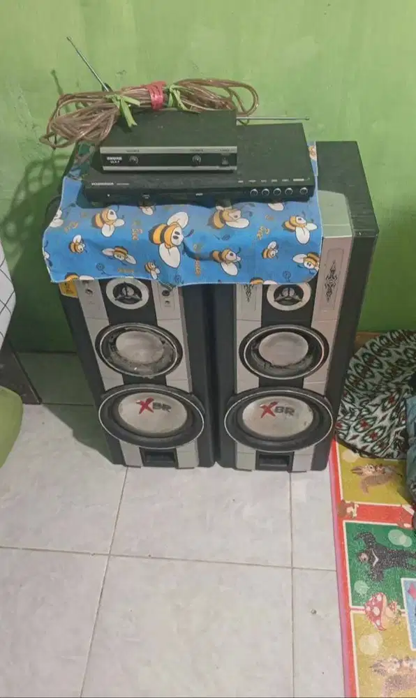 Jual cepat speaker polytron XBR. Suara sebelah pelan