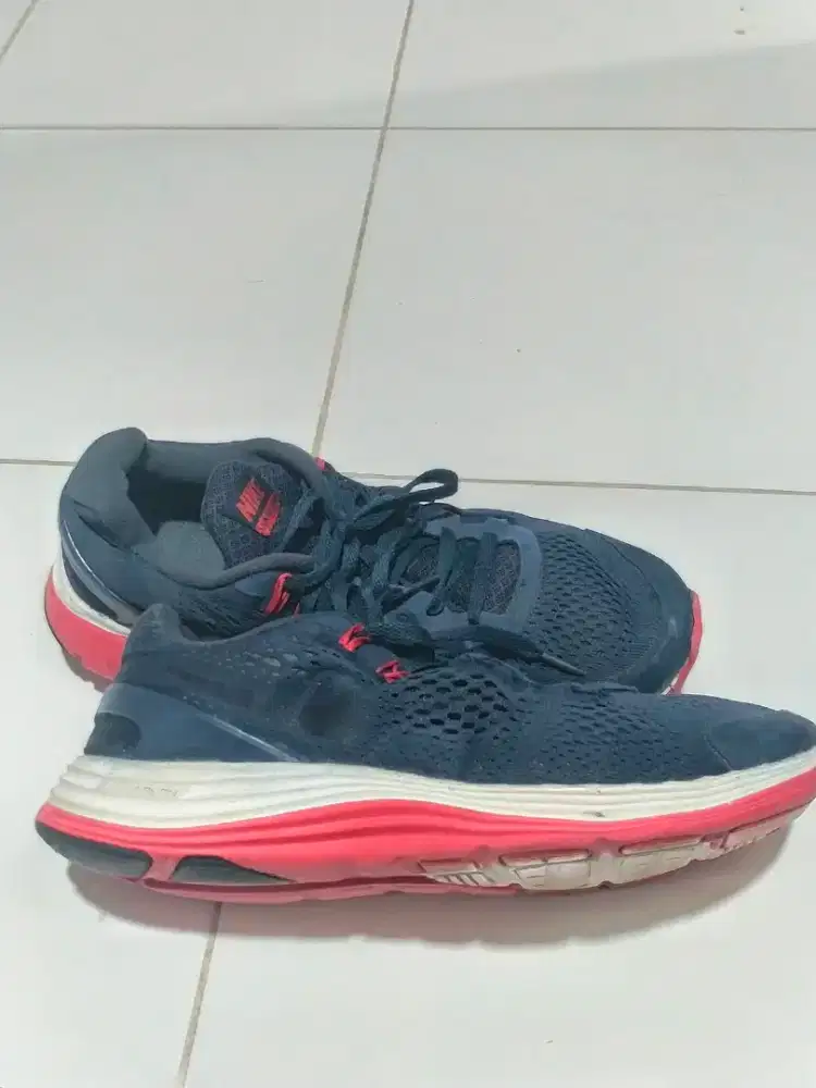 sepatu runing nike 42