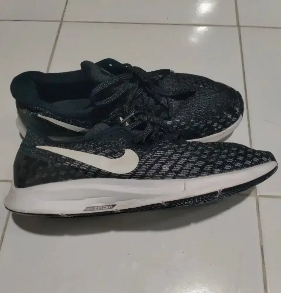 sepatu runing nike 42,5