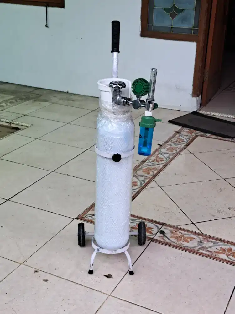 Tabung iksigen dan isinya uk. 1m3/ 7 liter