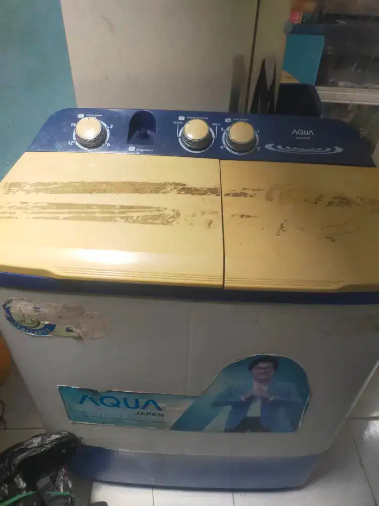 Mesin cuci Aqua