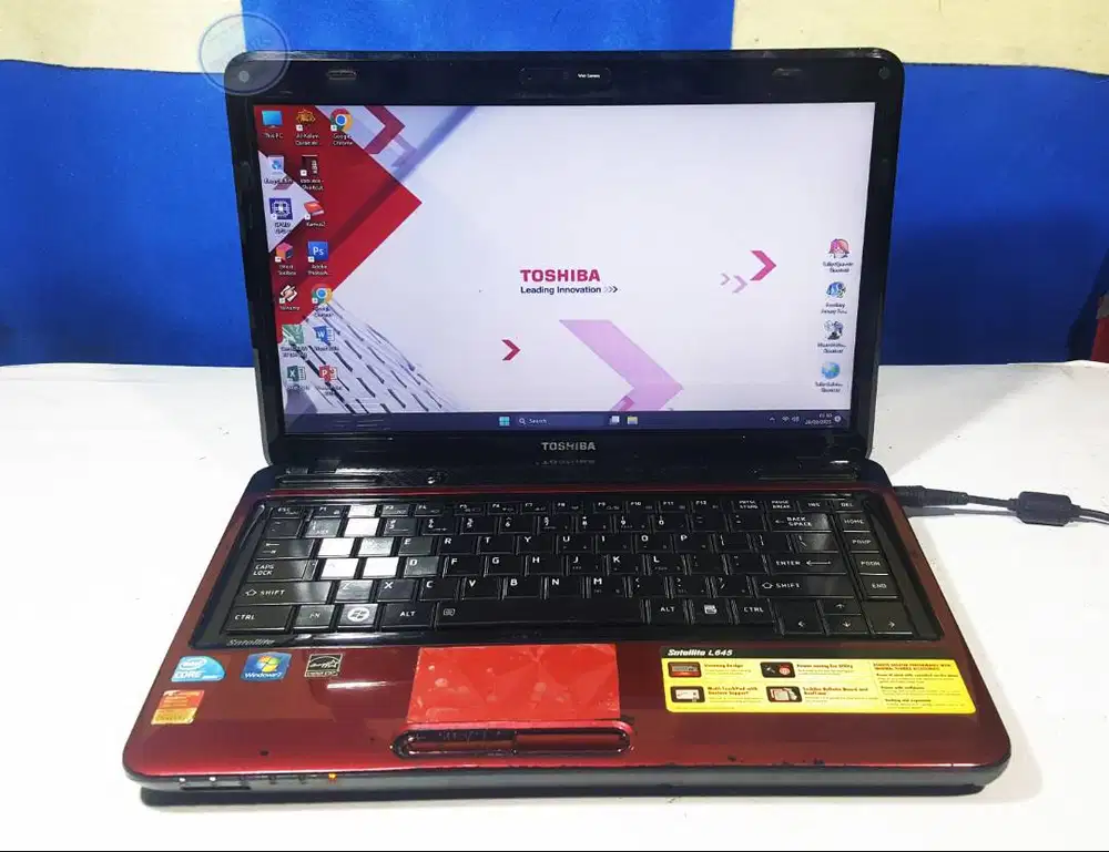 Laptop Toshiba Core i7 Ram 4 Red