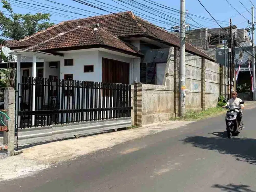 Rumah pinggir jalan