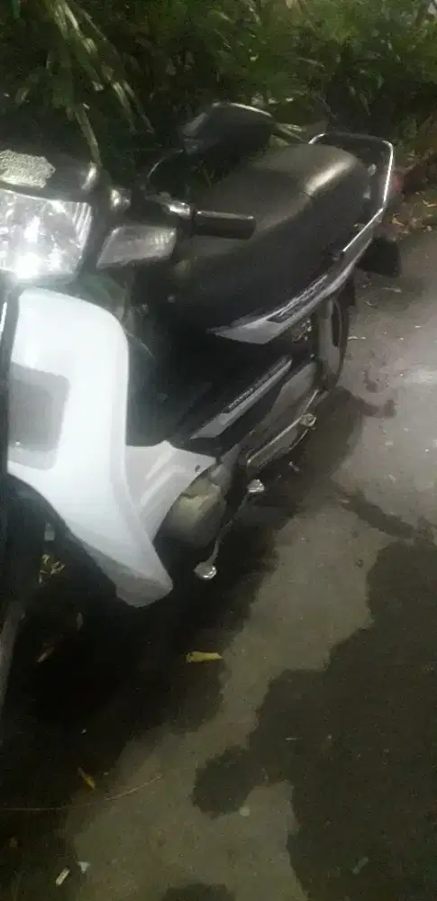 Jual motor honda astrea legenda thn 2003 surat komplit stnk dan bpkb