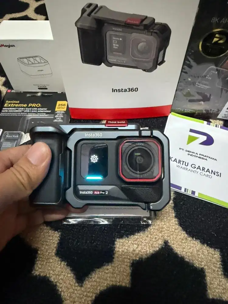 Insta 360 ace pro 2 dual batteray & Xplore kit Like New