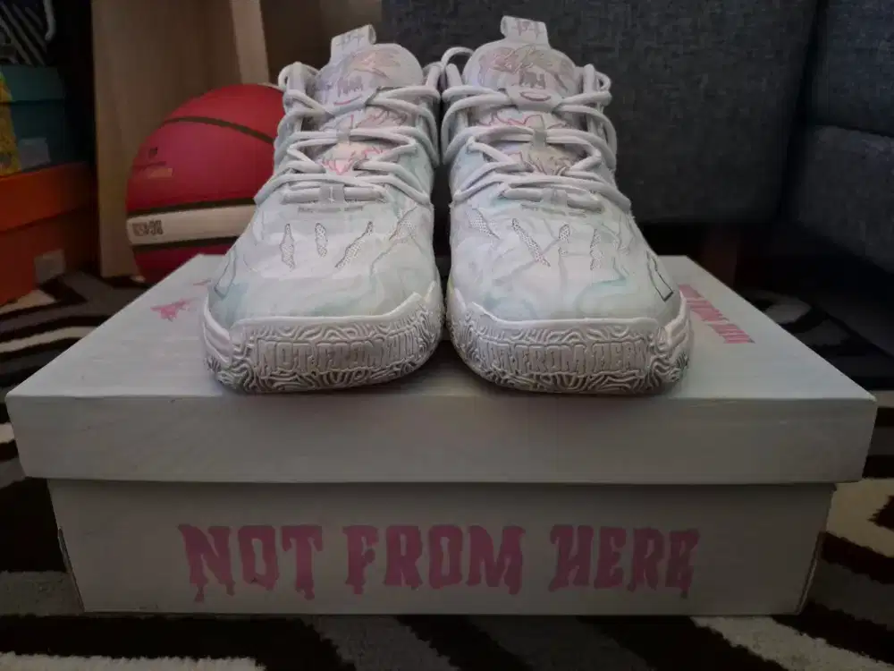 Sepatu Basket PUMA MB 03 Iridiscent