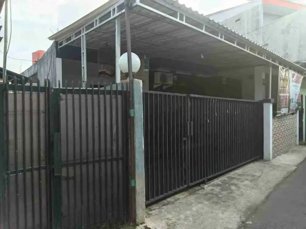 Di Jual Rumah Second Akses mobil di jln Raya Centex Ciracas