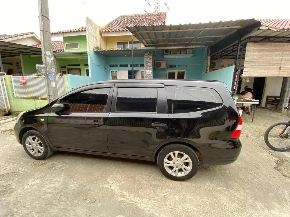 Nissan Grand livina 2011 Bensin