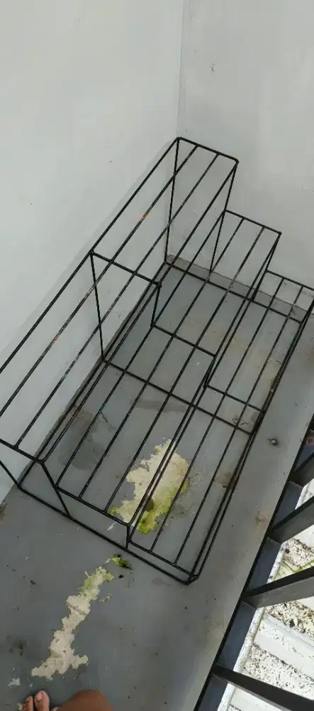 Rak bunga bahan besi