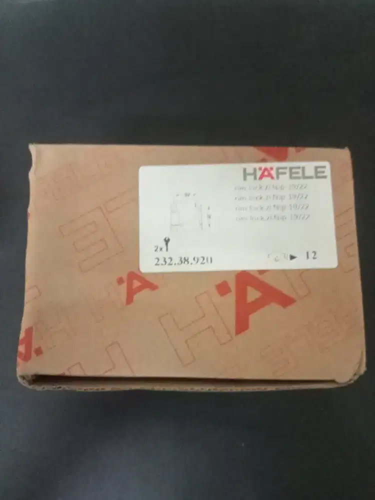 Kunci/aksesoris furniture