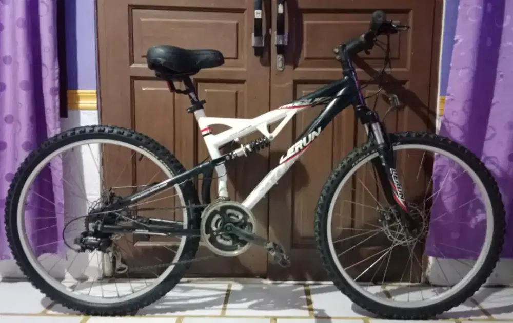 Sepeda MTB POLYGON LERUN