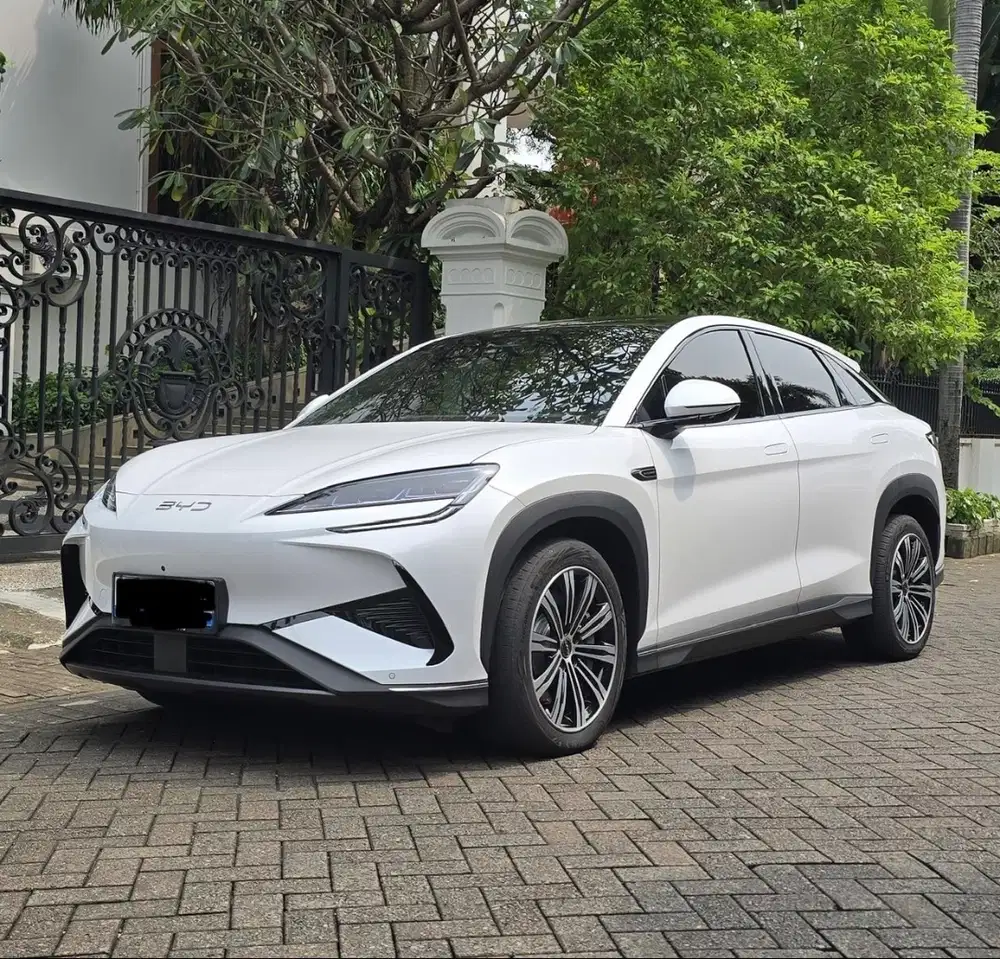 Low Km Sealion 7 like new