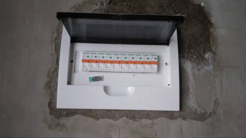 Tukang listrik panggilan