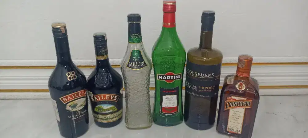 Koleksi botol bekas minuman Liquer