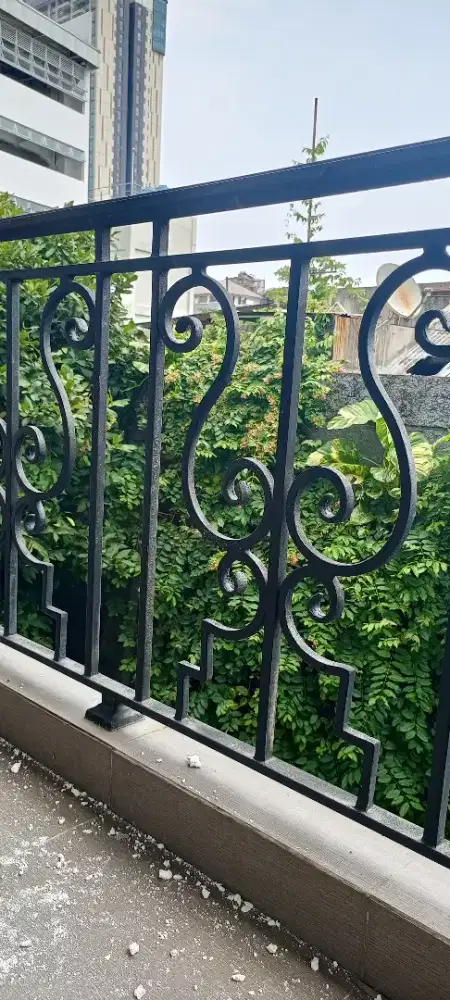 Railing balkon besi tempa kokoh antik tinggi 90 cm
