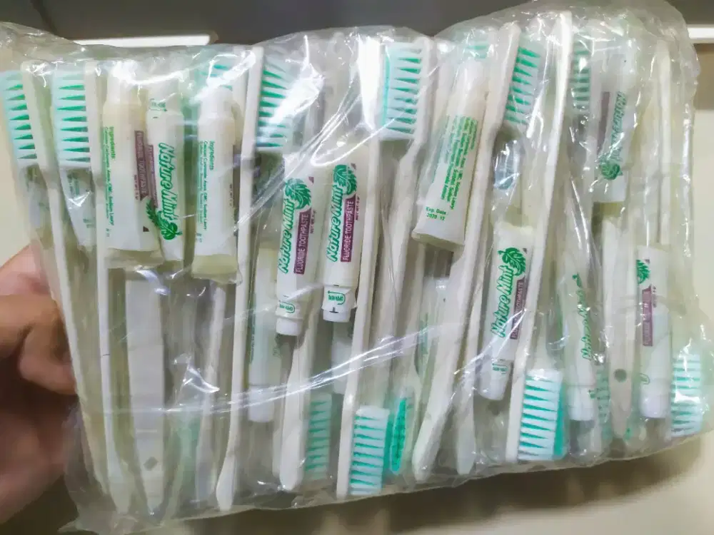 Jual perlengkapan Amenities kamar hotel sikat gigi + pasta gigi murmer