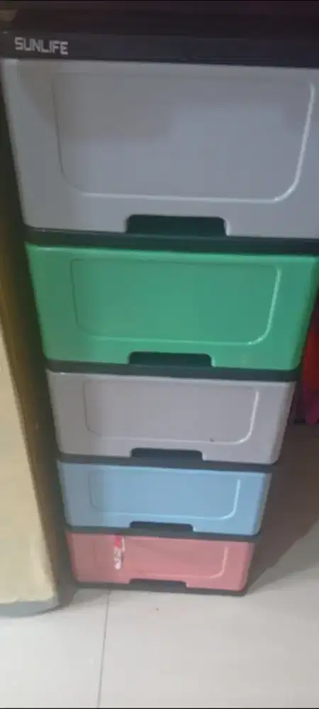 Di jual lemari 5 susun warna warni