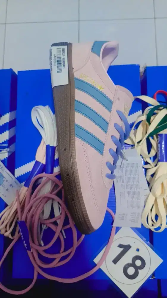 SEPATU CASUAL ADIDAS