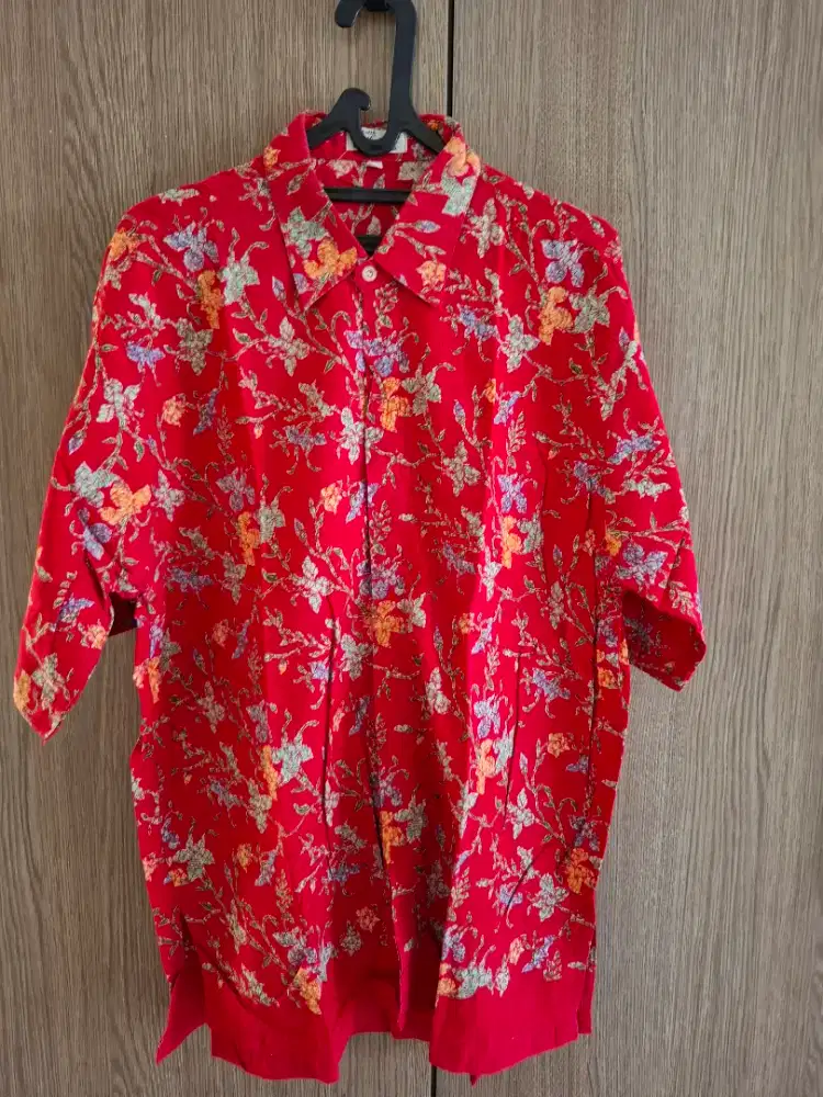 Baju Motif Merah