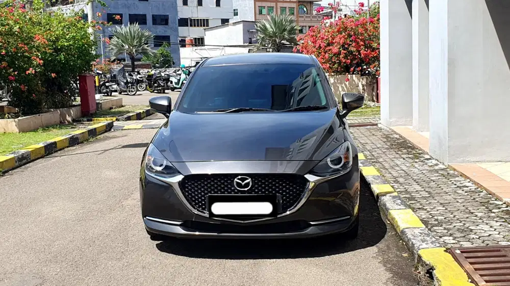 Mazda 2 skyactive sedan 2022 abu metalik