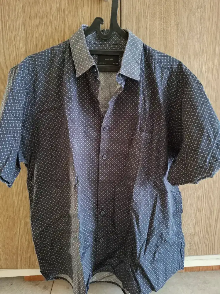 Kemeja Valino hitam