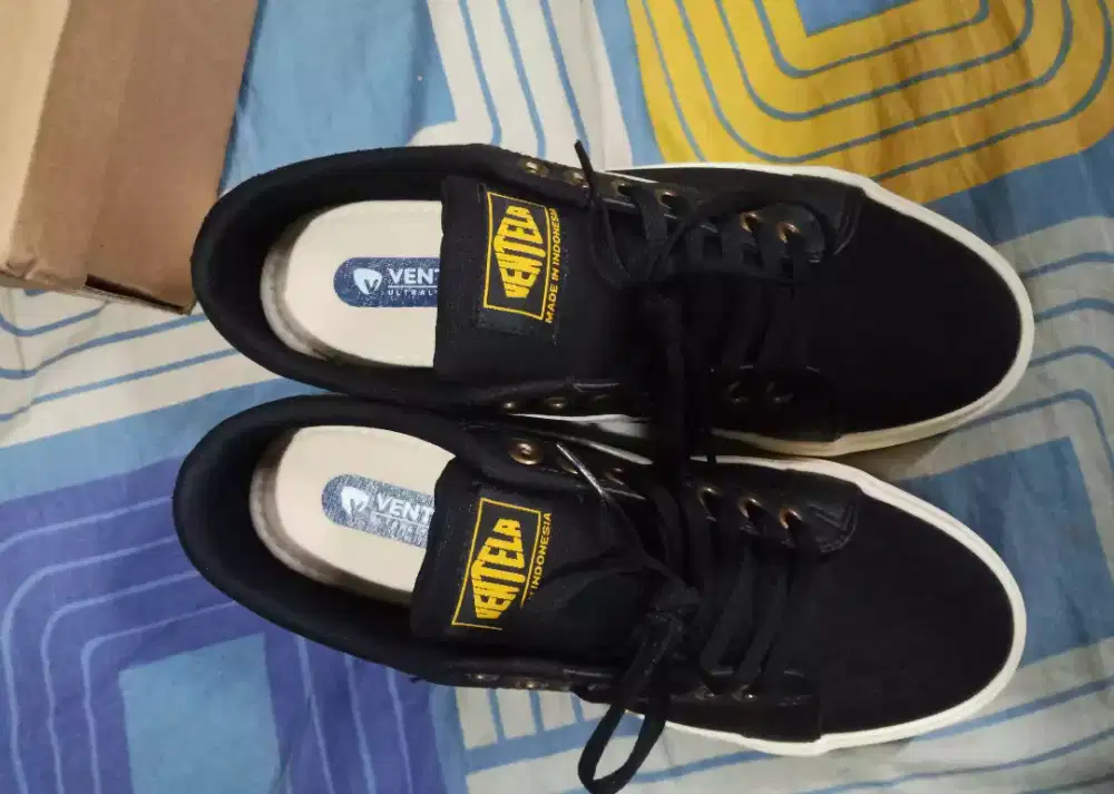 Sepatu Ventela Republic low Black size 44
