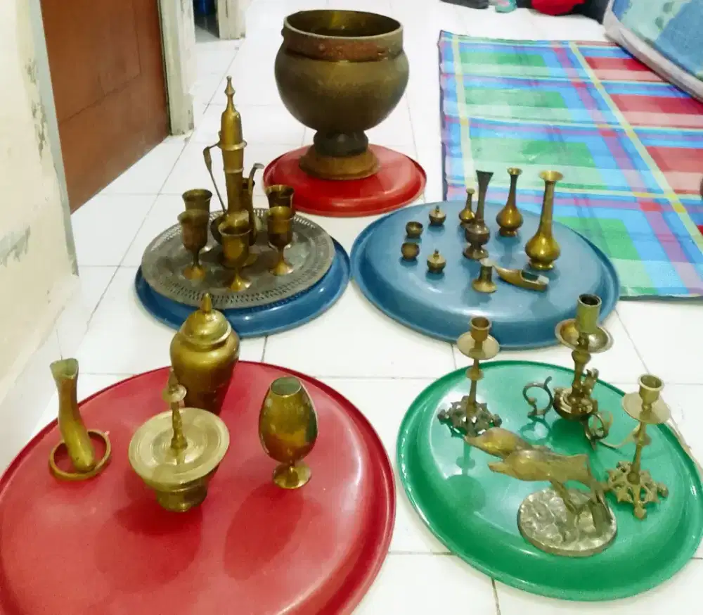 antik kuningan pajangan bokor/tempat siram teko